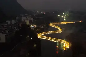 看！跨年夜里阳朔上演“金龙”巡游图片