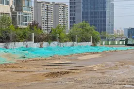 【青新追访】小区交房两年居民出行困难，红岛田海路究竟何时竣工？图片