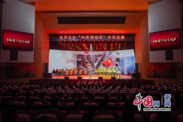 人民子弟兵在战位献礼八一