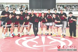 耐高南区赛收官，雅礼女篮夺冠直通总决赛图片