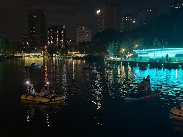 烟火气+文艺范+松驰感！年轻人花式解锁京城仲夏夜