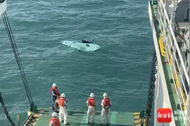 在海上漂了25小时！近六旬男子获救→图片