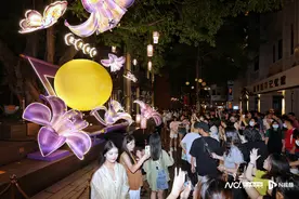 爆晒棚！迎月夜永庆坊“月亮桥”需限流，打卡只能停留3分钟图片