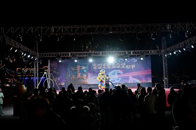 光瀑垂落，梦幻启幕！定州上演光影梦幻盛宴！