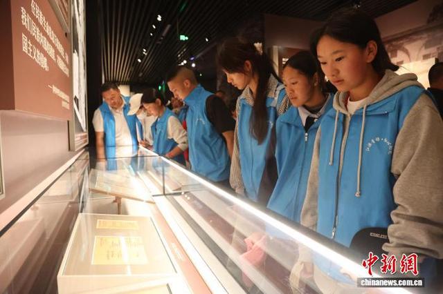 青海玉树青少年北京行：感悟中华悠久历史 追寻红色印记