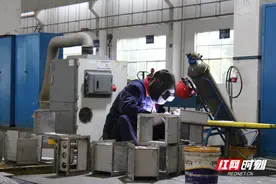 奋进春天里①|岳阳经开区企业全力以“复”奋战“开门红”图片