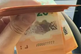 靓号“龙钞”一张标价超百万元 业内人士建议收藏者“观望半年再询价”图片