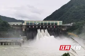 安化柘溪水库2024年首次泄洪 腾出“肚量”迎降水图片