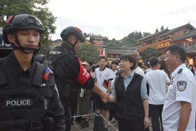 浦虹在调研暑期旅游接待服务工作时强调：全面提升管理水平和服务质量 打好暑期旅游接待服务攻坚战