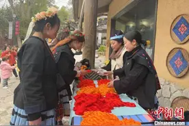 （文化中国行）“Z世代”接力传承 白裤瑶服饰走俏海外图片