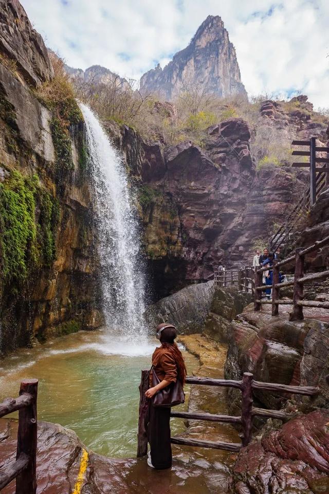 很少用“震撼”形容一座山！