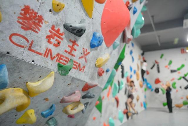 飞“岩”走壁！全市百余名攀岩爱好者汇聚静安