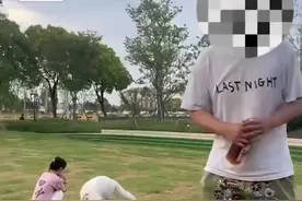 惹众怒！上海一男子遛狗不拴绳，还反问“为何不把小孩拴起来”，警方出手图片