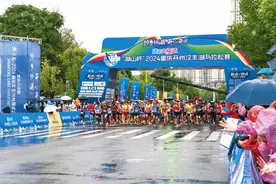 开州：雨中“汉马” 全城沸腾图片