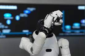 超越遥控时代：智元灵犀X2开启人形机器人的“有生命”商业元年图片