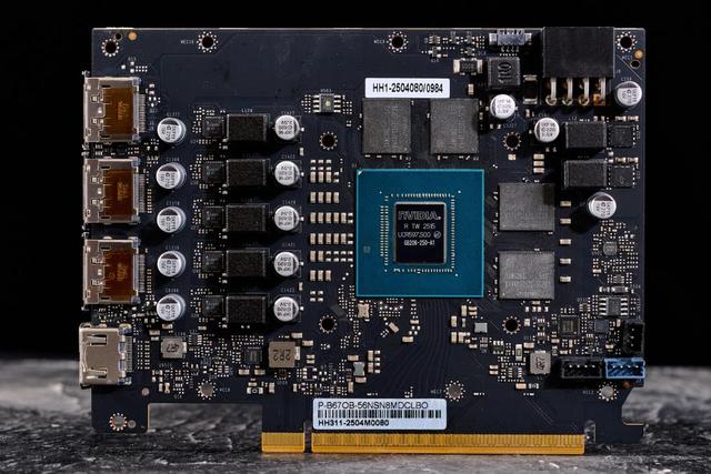 耕升GeForce RTX 5060暴风OC 8G显卡评测：中端市场的强力竞争者