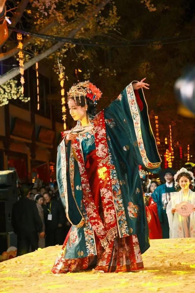 “银”客天下 “杏”福秦州丨天水黄金大道汉服节活动华彩启幕