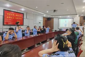 健康小站迎亚运丨颈肩酸痛怎么办，医生教你一分钟颈椎放松操图片