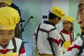 课堂上炸“臭豆腐”：这是一堂有味道的课！图片