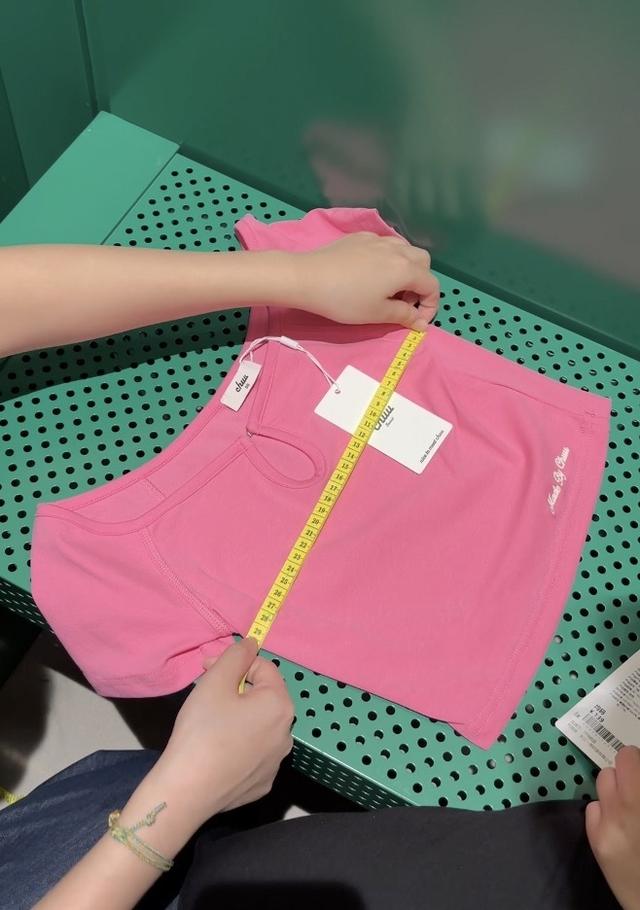 马上测丨多家网红女装尺码竟比童装小，4位女生试着试着心态“崩了”