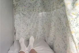 火车卧铺能否自带“床帘”？12306回应图片