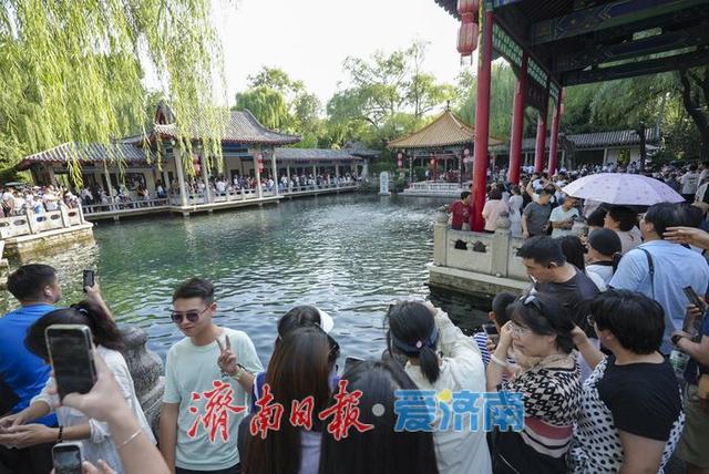 一年四季 泉在济南丨趵突泉“水涌若轮”引客来