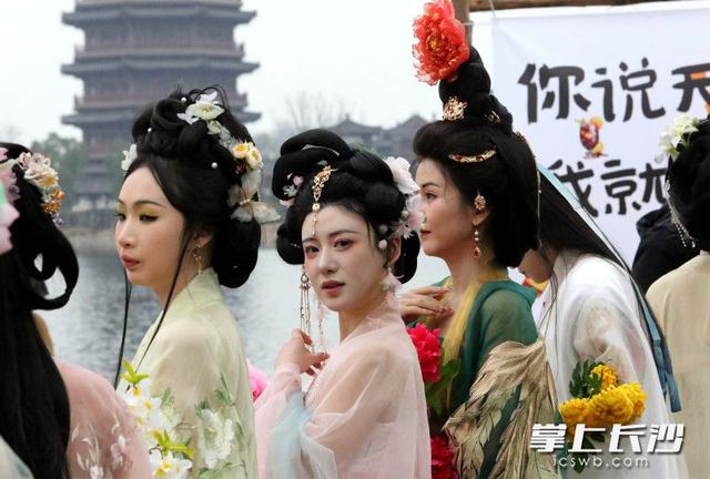 组图｜穿上汉服，来铜官窑圆“飞天梦”