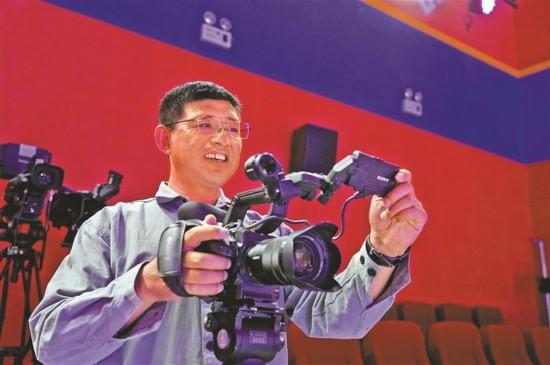 拉巴多吉：镜头记录沧桑巨变