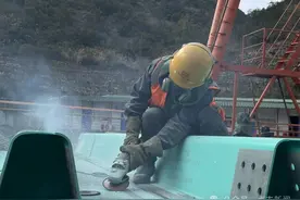花江峡谷大桥：钢桁梁拼装完成 将在春节前后合龙图片