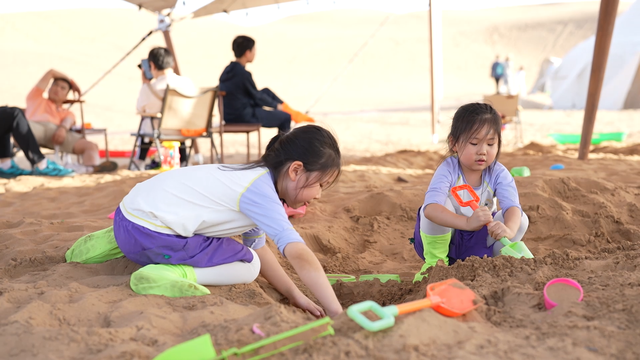 阿拉善盟孪井滩生态移民示范区：“景区+民宿”激发沙漠旅游新活力