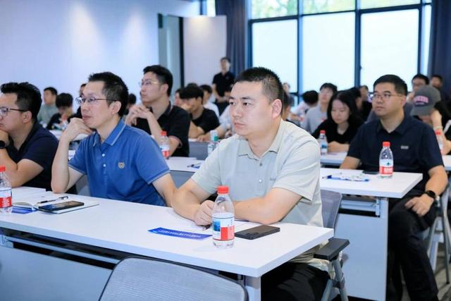 共探多智能体未来 成都市举办人工智能战略咨询专家委员会专题会