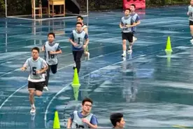 长沙体育中考暴雨中开考，长跑项目因天气原因几度暂停图片