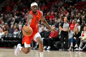 Woj：开拓者将以双向合同签下后卫塔兹·摩尔图片