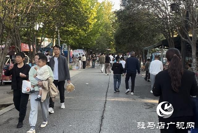 国庆小长假 公园游人如织