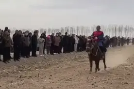 75岁大爷赛马现场再现少年英姿：骑马60多年，风采不减当年图片