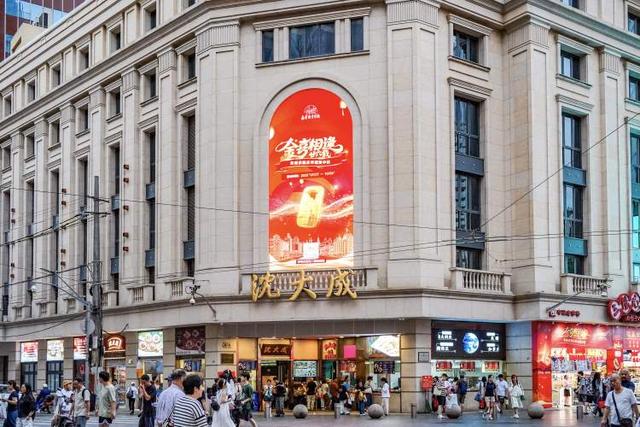 卷皮、卷馅、卷创意，南京路步行街从“购物目的地”到“城市文化体验场”