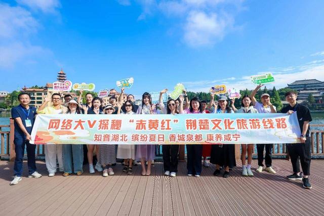 九宫山避暑季接待游客同比增长38% 老外都来划桨板