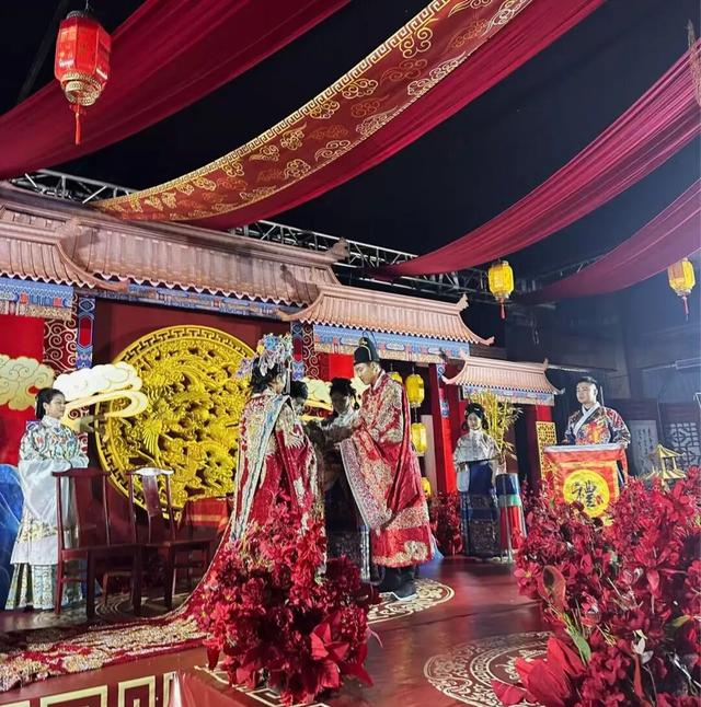 实探中式婚礼 甜蜜经济走向多元化