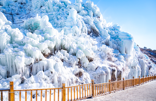 出片率100%！北京震撼冰瀑奇观上线，游客慕“冰”而来