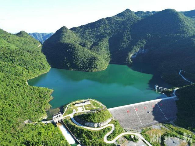 咸丰：山清水秀龙洞湾