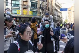 申城暖阳，市民过年游乐更欢畅图片