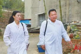 伉俪“医”线绽芳华——记“新时代新雷锋”称号获得者、东安县井头圩镇村医夫妻唐军华、伍艳芳图片