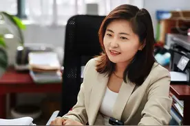 枣庄“教语文的王老师”板书走红 引领学生从板书中感受书写魅力图片