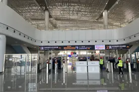 上海松江站进入开通倒计时，候车大厅什么样？如何换乘地铁？记者探访图片