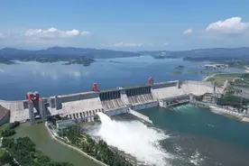 丹江口大坝2024年首次开闸泄洪视频封面