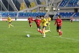 可否问鼎？山东、辽宁会师首届全国青少年三大球运动会女足决赛图片