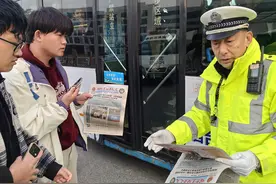 烟台交警抓好大学生交通安全工作图片
