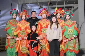 时光里丨倒数的女孩成了副教练！16岁的英歌“花木兰”好飒图片