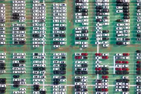 汽车以旧换新政策补上漏洞，囤车的二手车贩子栽了图片