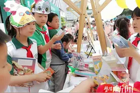 校园里的“跳蚤市场”，无锡小学生用Deep Seek来“揽生意”图片
